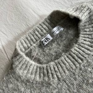 SOFT OVERSIZE KNIT SWEATER
